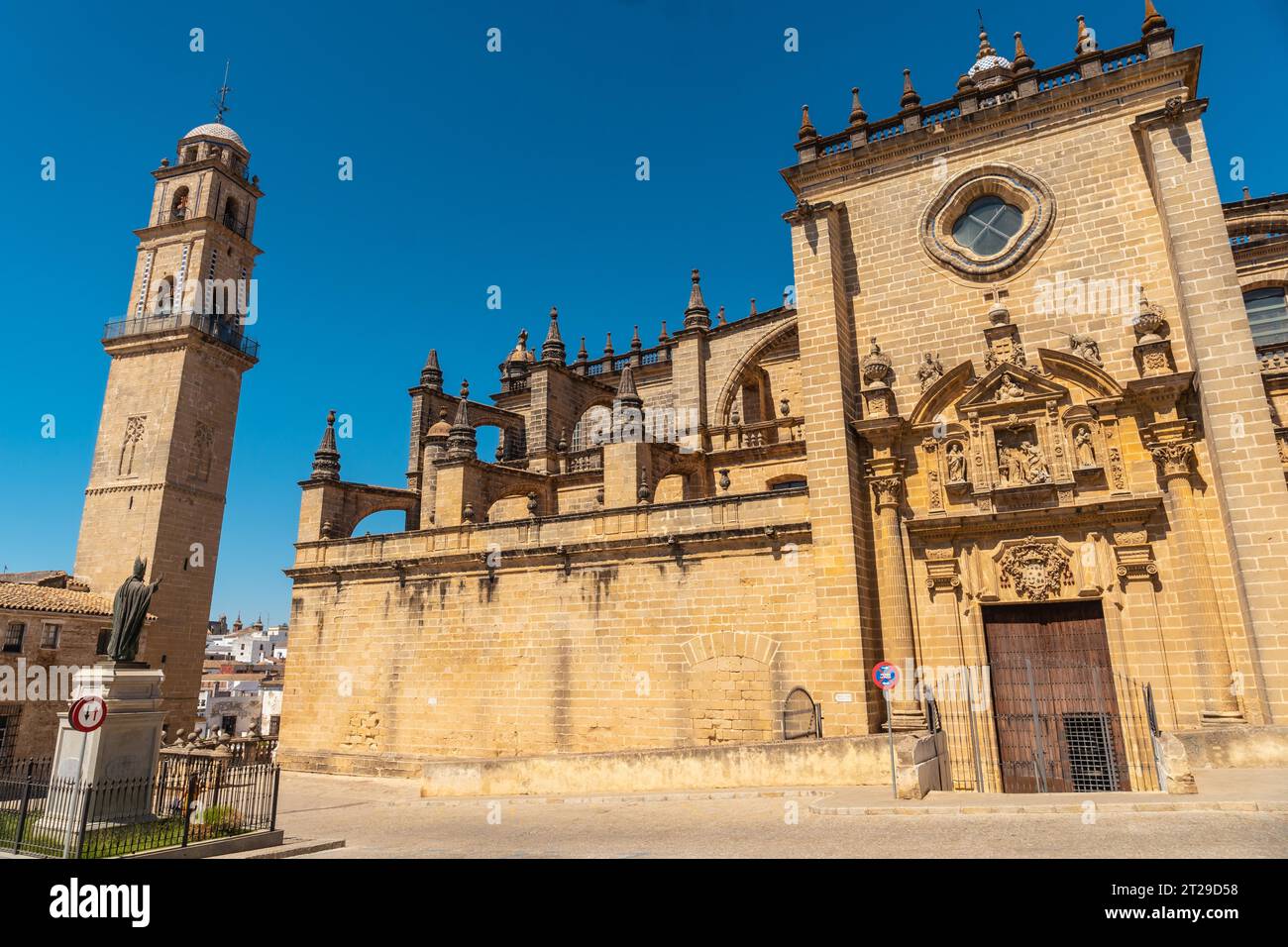 Splendida facciata della cattedrale della città di Jerez de la Frontera a Cadice, Andalusia Foto Stock