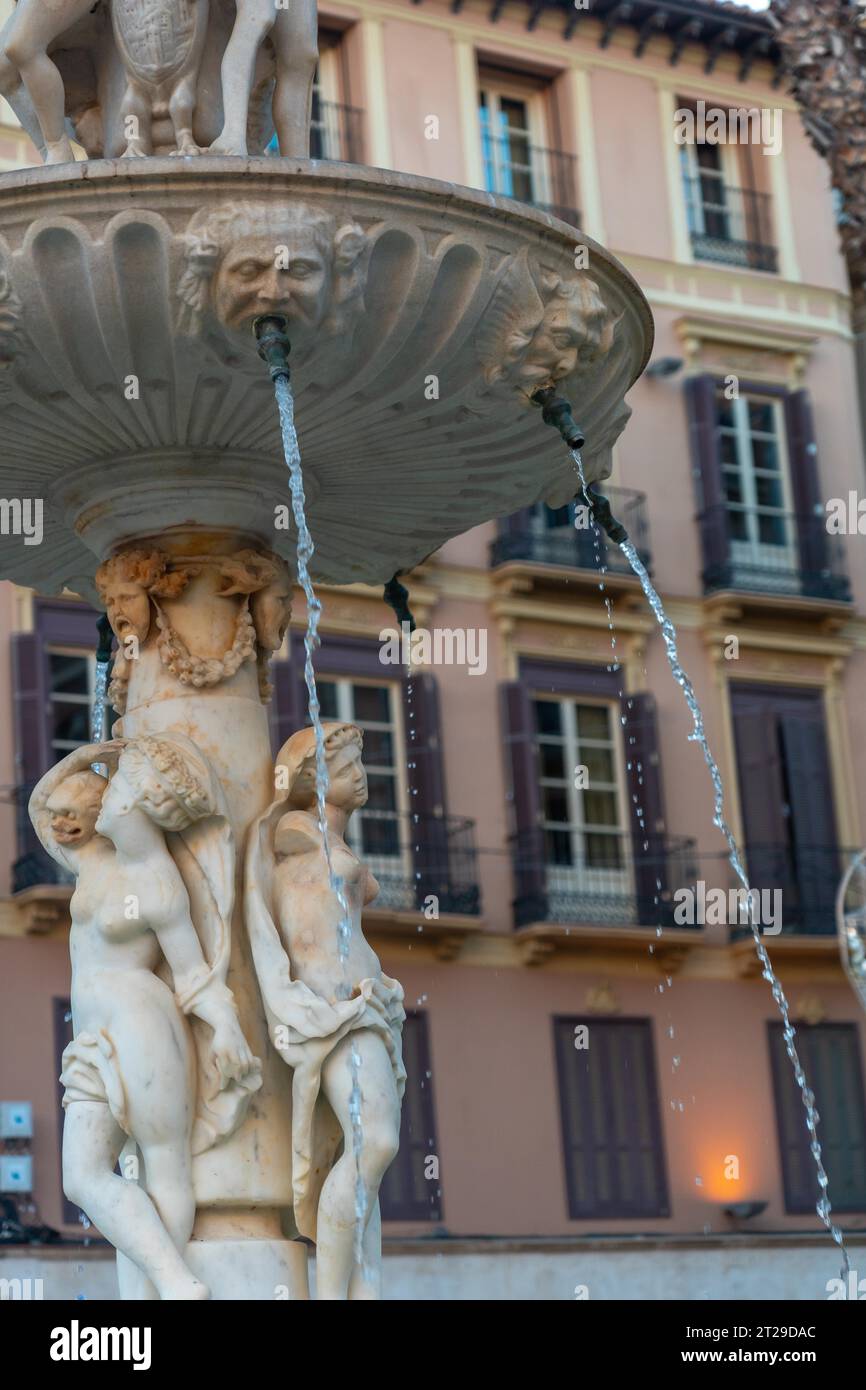 Fontana nella Plaza de la Constitucion nella città di Malaga, Andalusia. Spagna Foto Stock