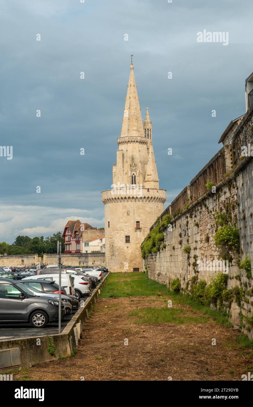 La Torre delle Lanterne di la Rochelle nel centro storico medievale. La Rochelle è una città costiera nel sud-ovest della Francia Foto Stock