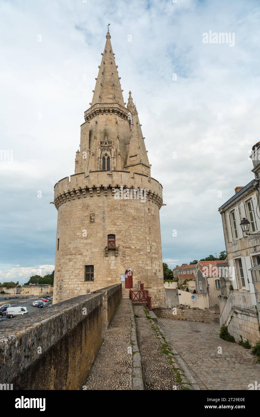 La Torre delle Lanterne di la Rochelle nel centro storico medievale. La Rochelle è una città costiera nel sud-ovest della Francia Foto Stock