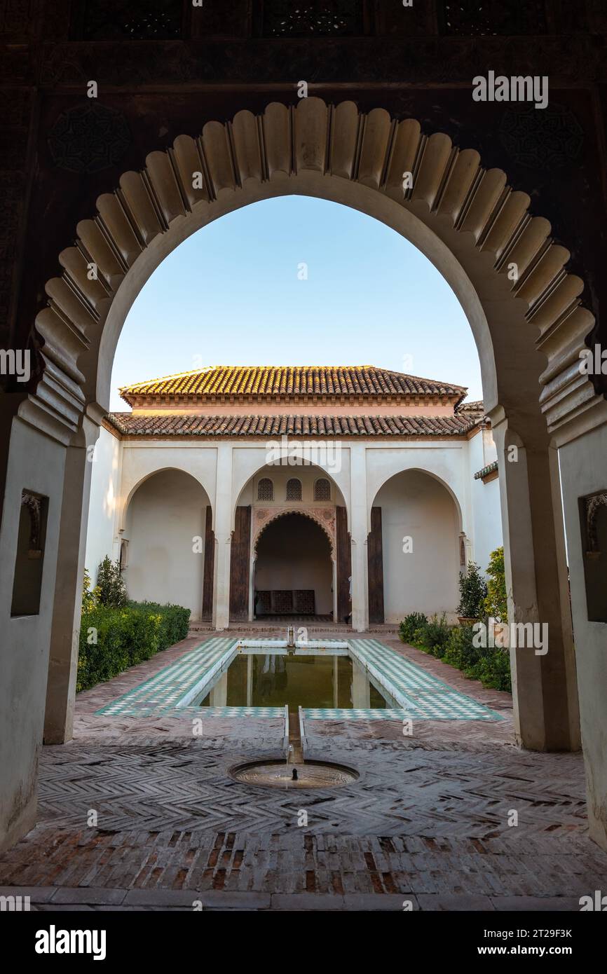 Patio con fontane all'interno dell'Alcazaba nella città di Malaga, Andalusia. Spagna. Fortezza medievale in stile arabo Foto Stock