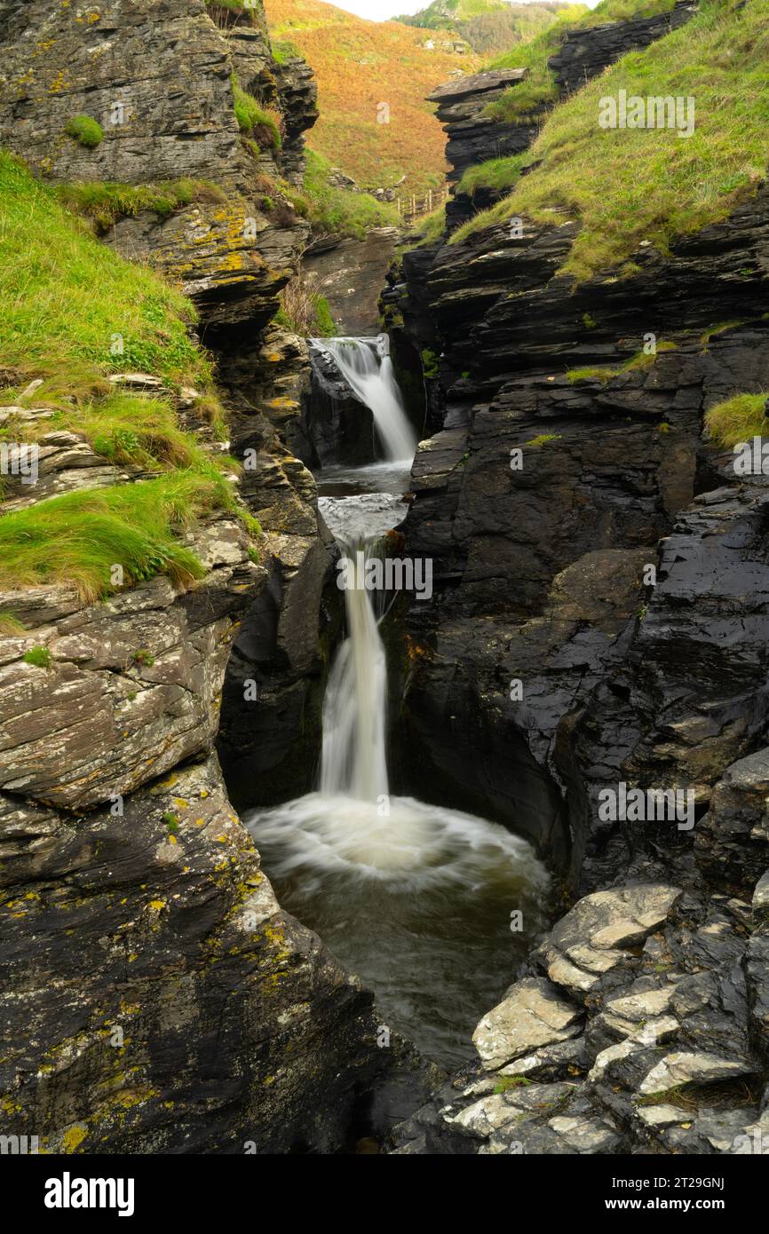 Waterfall, Rocky Valley, Tintagel, Cornwall, Regno Unito Foto Stock