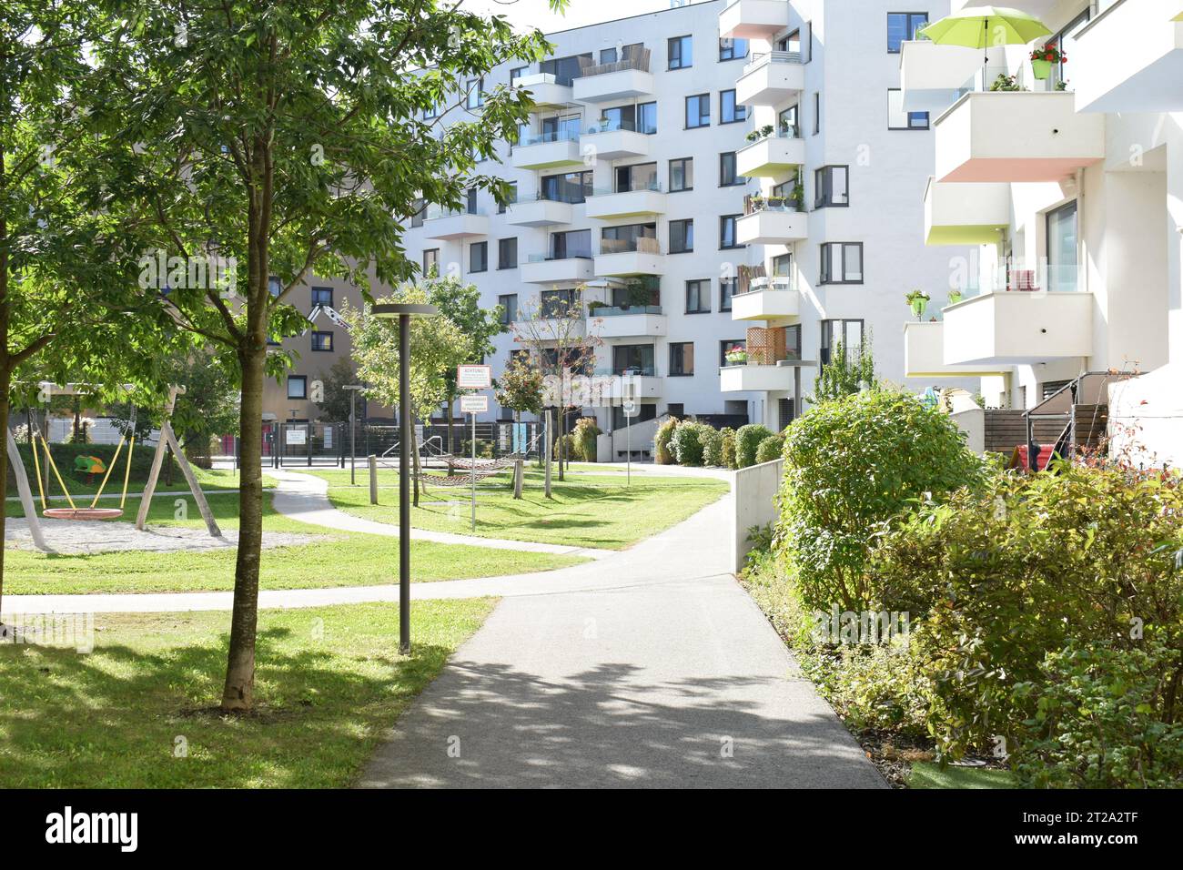 VIENNA, AUSTRIA - 2 OTTOBRE 2023: Edifici residenziali a Seestadt Aspern, una delle aree di sviluppo urbano più grandi d'Europa. Foto Stock