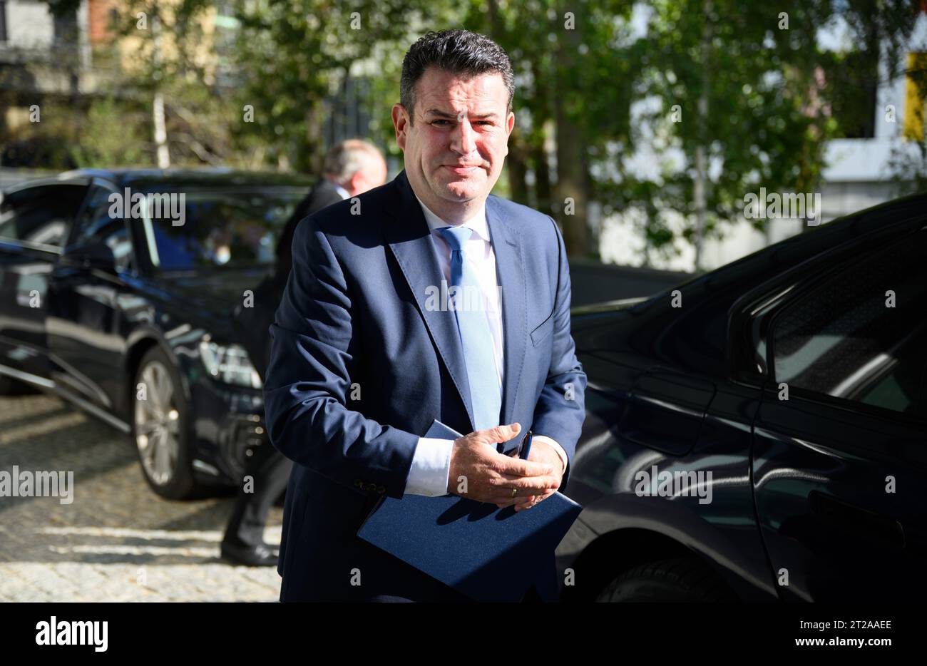 Berlino, Germania. 18 ottobre 2023. Hubertus Heil (SPD), ministro federale del lavoro e degli affari sociali, si presenta alla conferenza stampa federale per informare sulle misure previste per l'integrazione del mercato del lavoro. Crediti: Bernd von Jutrczenka/dpa/Alamy Live News Foto Stock