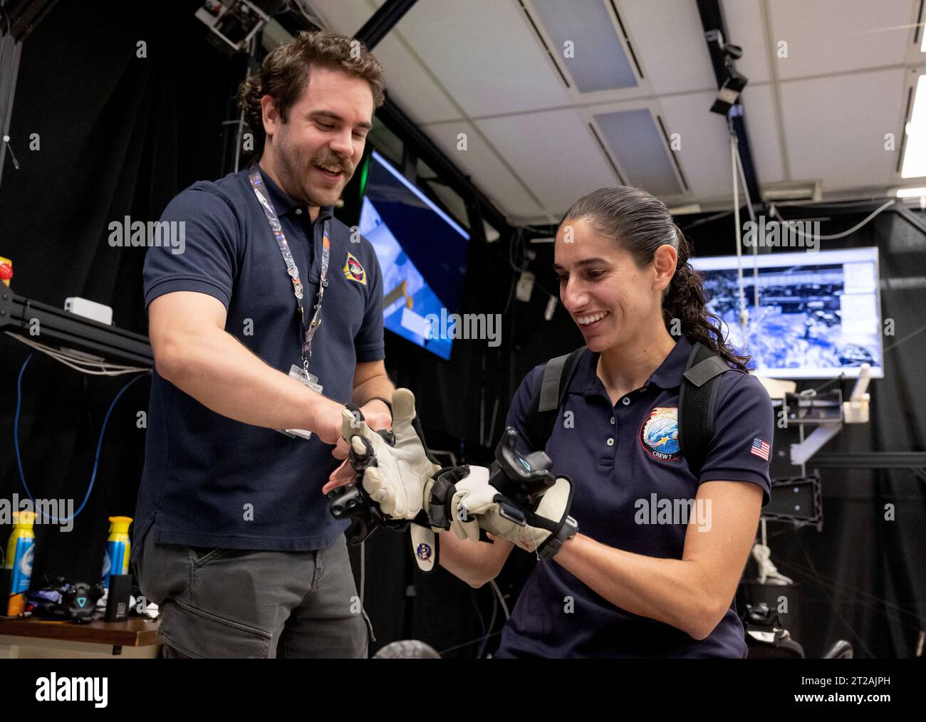 Gli astronauti dell'equipaggio 7 Jasmin Moghbeli, Andreas Mogensen, Satoshi Furukawa e il cosmonauta Konstantin Borisov conducono esercitazioni di addestramento in realtà virtuale per la preparazione alla missione e la preparazione operativa. Foto Stock