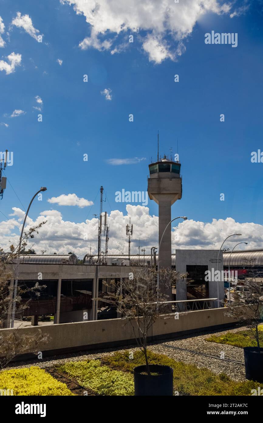 Vista esterna della torre di controllo dell'aeroporto Rionegro Foto Stock
