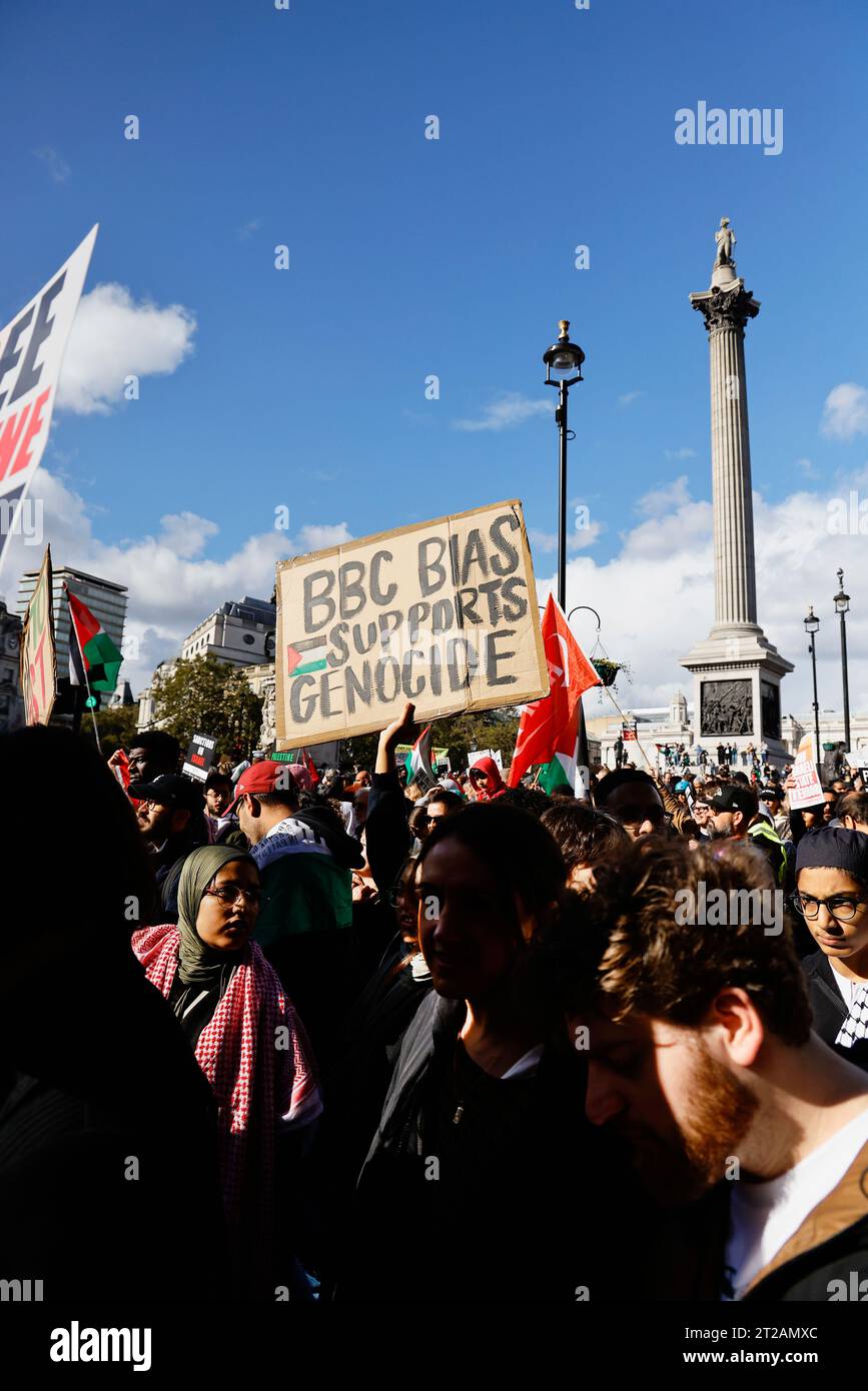 Inghilterra, Londra, Trafalgar Square, manifestanti pro Palestina marzo, 15 ottobre 2023. Foto Stock