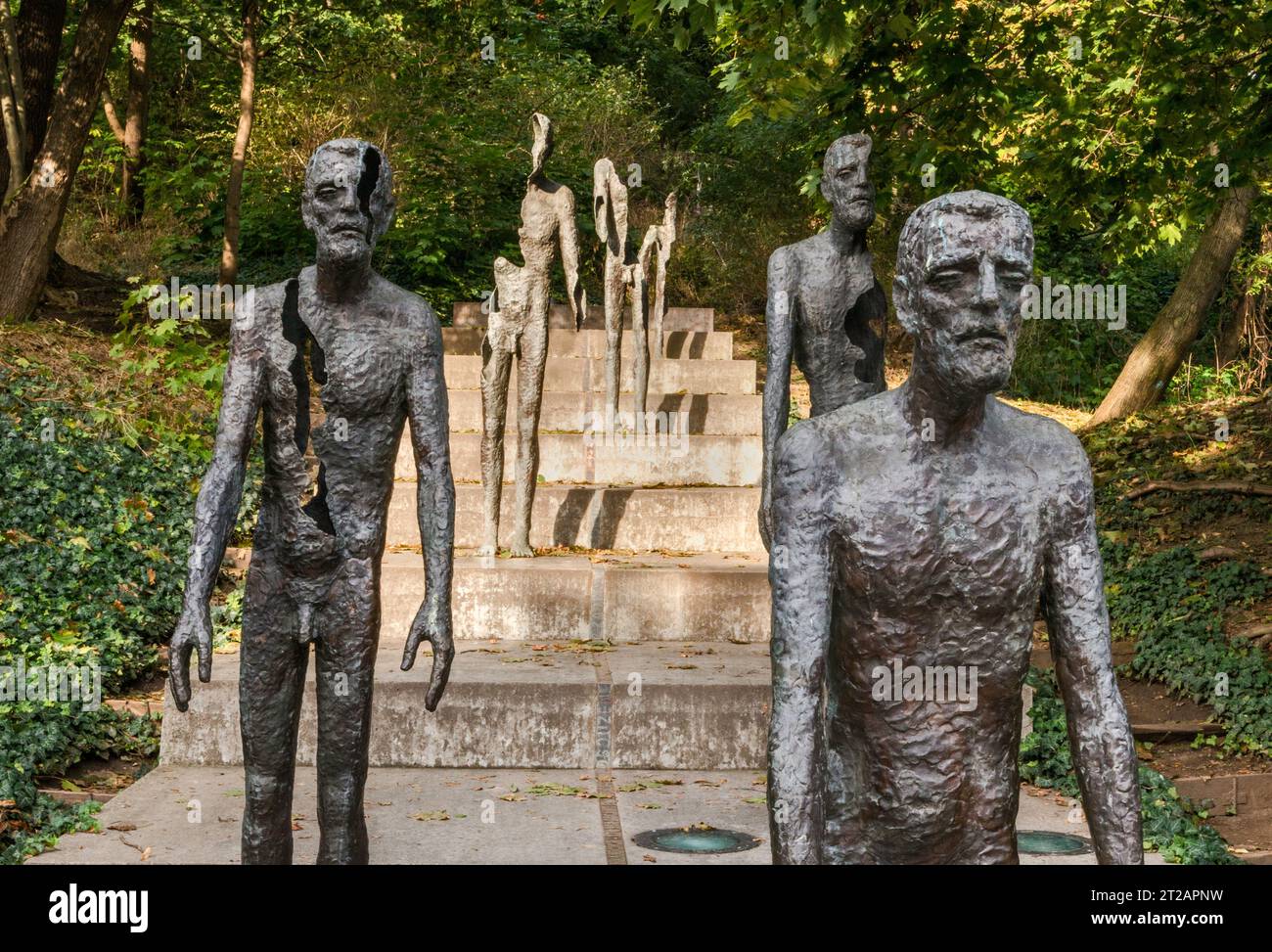 Memoriale alle vittime del comunismo, 2002, di Olbram Zoubek, ispirato alle opere di Alberto Giacometti, via Ujezd, Mala strana, Praga, Repubblica Ceca Foto Stock