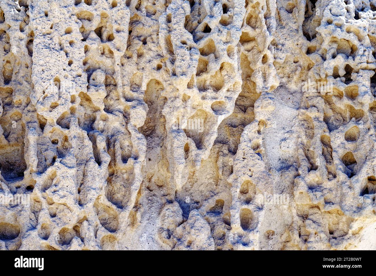 Dune del Pliocene, calcareniti formate dai resti fossili di conchiglie e alghe marine, indicatori dell'esistenza di un clima più caldo. Ajuy, Fuerteventura Foto Stock