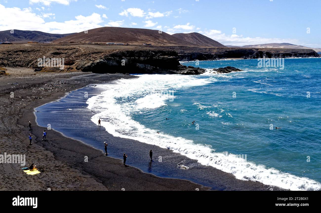 Paesaggio di Playa de los Muertos (Spiaggia dei morti), una spiaggia di sabbia nera vulcanica - Ajuy, Pajara, Fuerteventura, Isole Canarie, Spagna - 20.09.2023 Foto Stock