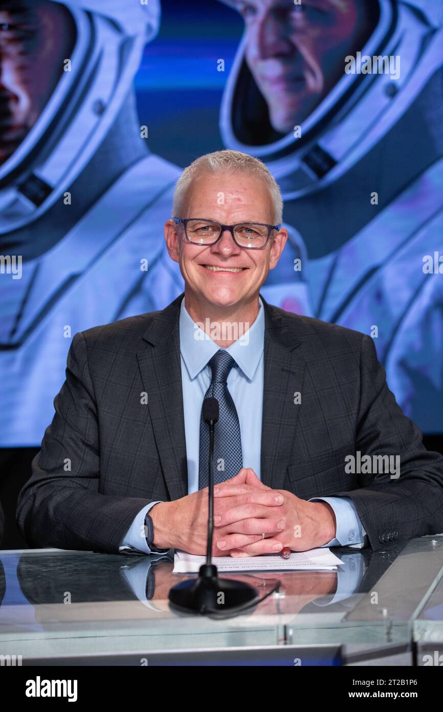 Benji Reed, Senior Director di Human Spaceflight Programs di SpaceX, partecipa alla conferenza stampa post-lancio Crew-7 al Kennedy Space Center il 26 agosto 2023. Gli astronauti dell'equipaggio 7 Jasmin Moghbeli, Andreas Mogensen, Satoshi Furukawa e Konstantin Borisov si imbarcarono a bordo della Dragon alle 3:27 del mattino EDT per attraccare alla ISS intorno alle 8:40 del mattino EDT il 27 agosto 2023. Foto Stock