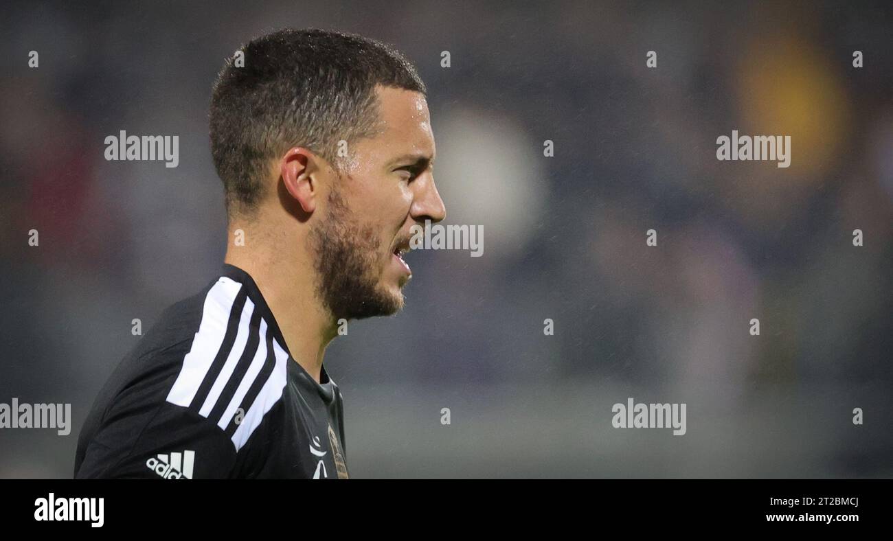 Calais, Francia. 18 ottobre 2023. Eden Hazard del Belgio raffigurato durante una partita di calcio di gala tra Variety Club France con varie personalità e una squadra di Calais, per l'associazione Les Pieces Jaunes, mercoledì 18 ottobre 2023, a Calais, in Francia. Il belga Hazard ha annunciato la scorsa settimana il suo ritiro. BELGA PHOTO VIRGINIE LEFOUR Credit: Belga News Agency/Alamy Live News Foto Stock