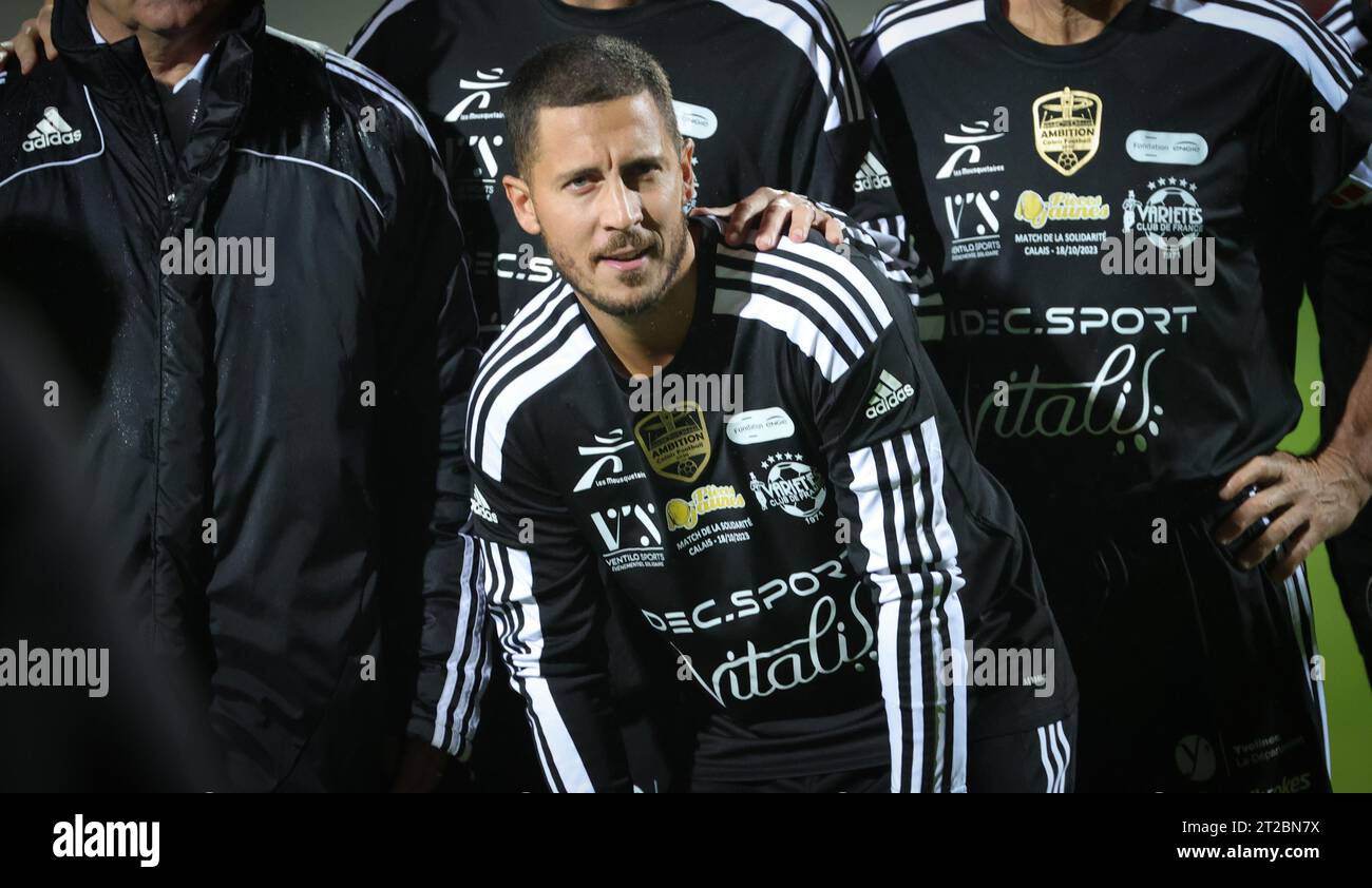 Calais, Francia. 18 ottobre 2023. Eden Hazard del Belgio raffigurato prima di una partita di calcio di gala tra Variety Club France con varie personalità e una squadra di Calais, per l'associazione Les Pieces Jaunes, mercoledì 18 ottobre 2023, a Calais, in Francia. Il belga Hazard ha annunciato la scorsa settimana il suo ritiro. BELGA PHOTO VIRGINIE LEFOUR Credit: Belga News Agency/Alamy Live News Foto Stock