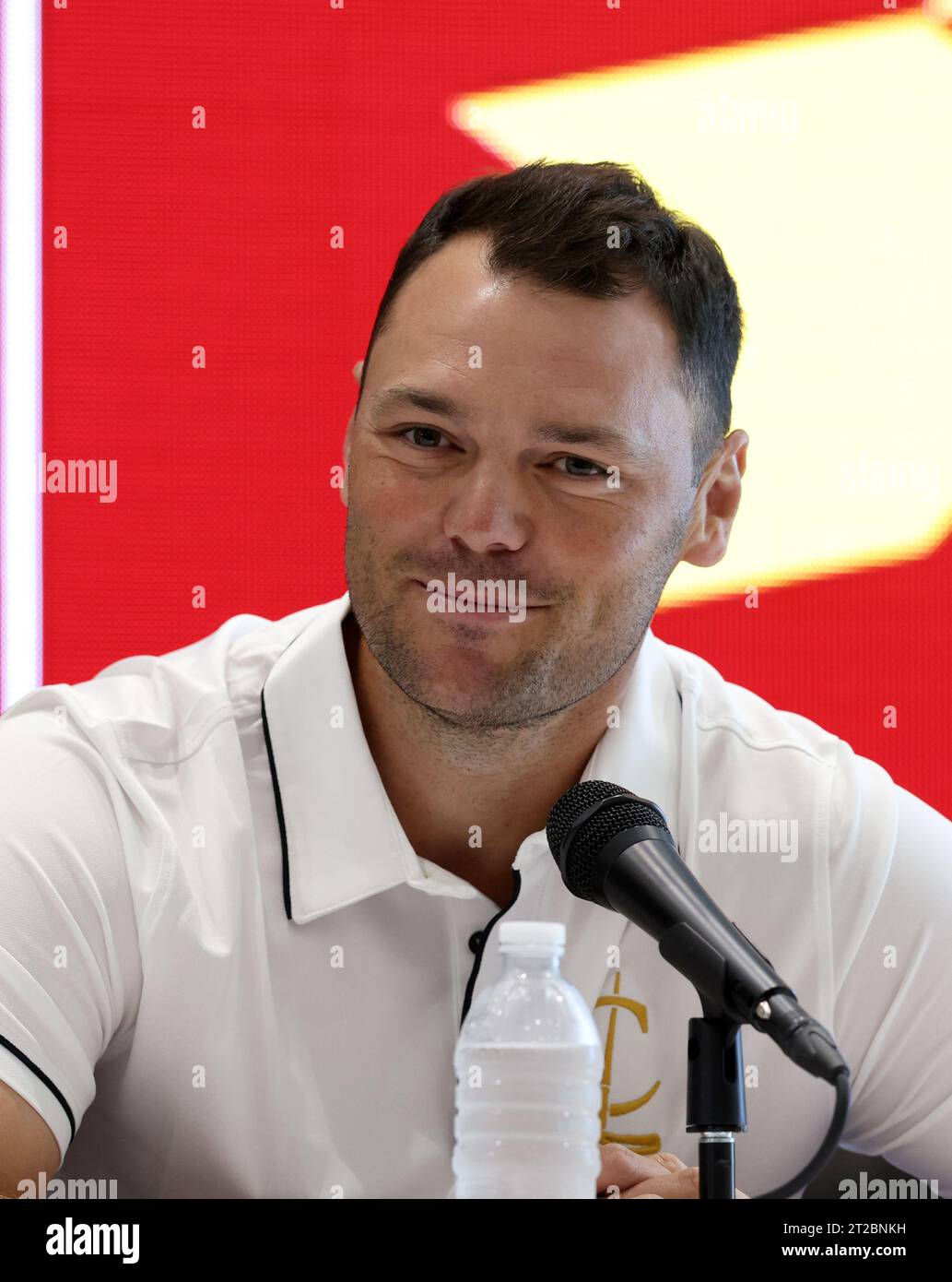 Miami, Stati Uniti d'America. 18 ottobre 2023. DORAL, FLORIDA - 18 OTTOBRE: Il capitano Martin Kaymer del Cleeks GC parla ai media durante una conferenza stampa prima del LIV Golf Invitational - Miami al Trump National Doral Miami il 18 ottobre 2023 a Doral, Florida. (Foto di Alberto E. Tamargo/Sipa USA) credito: SIPA USA/Alamy Live News Foto Stock