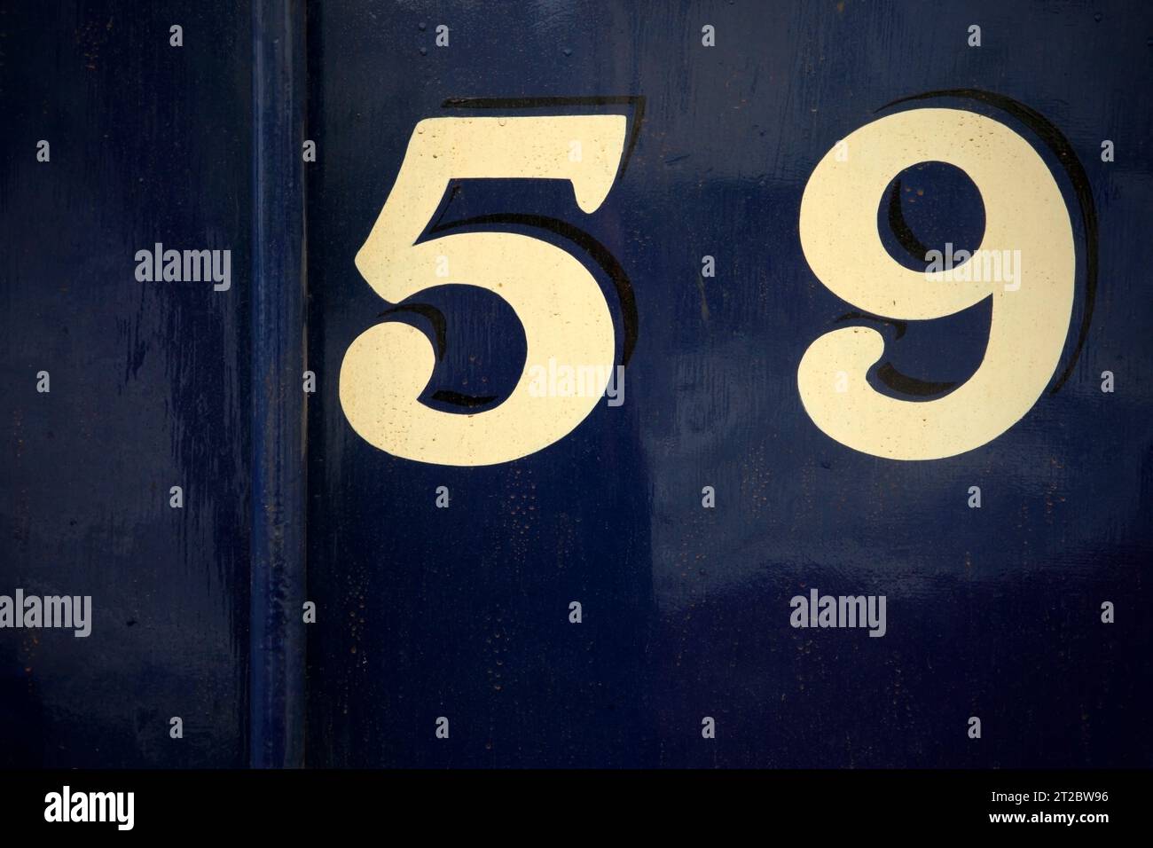 Numero 59 dipinto in crema su sfondo blu sul rimorchio della Manx Electric Railway "Special Saloon" numero 59 (1895), Isola di Man. Foto Stock