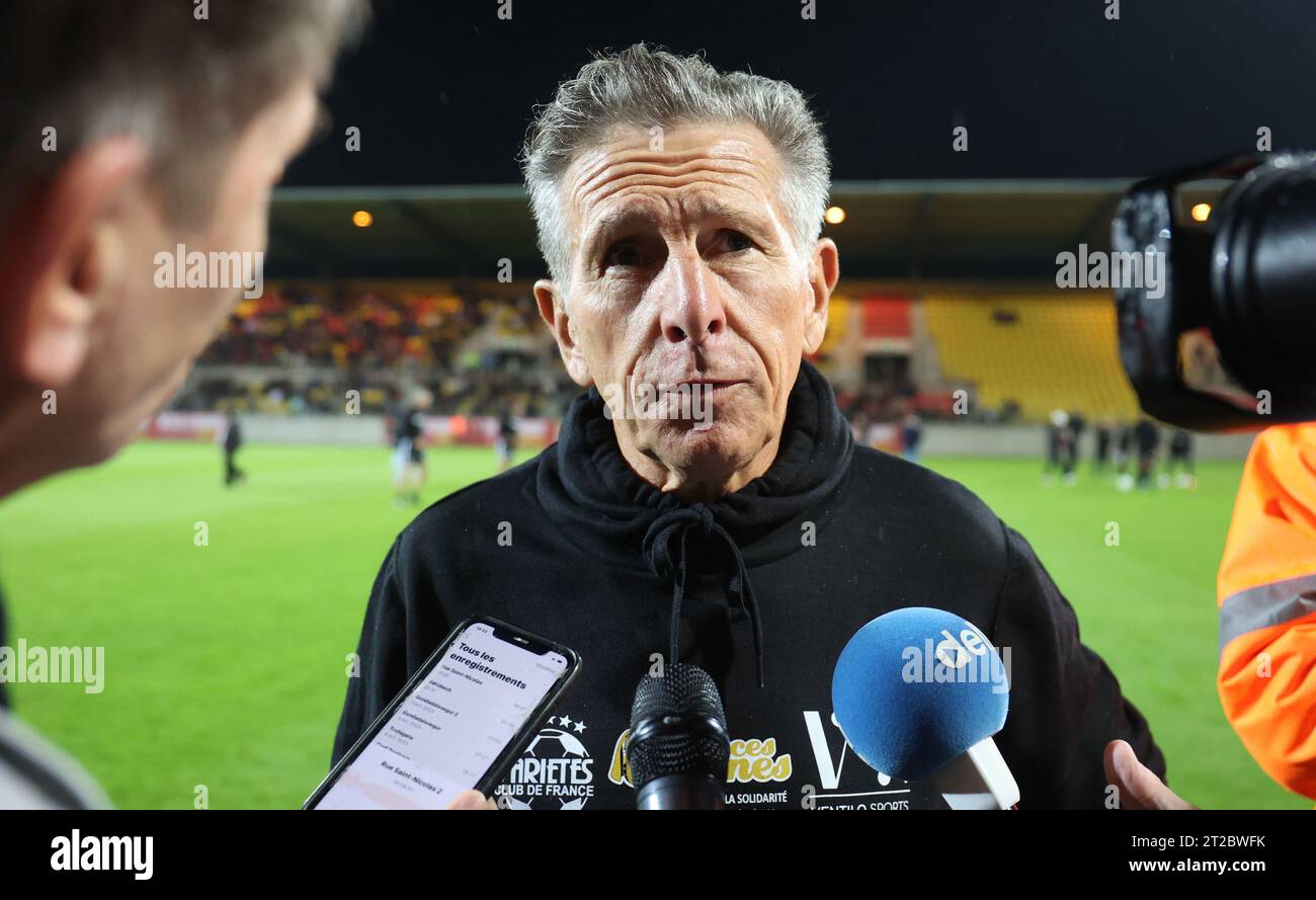 Calais, Francia. 18 ottobre 2023. Claude Puel di VCL raffigurato prima di una partita di calcio di gala tra Variety Club France con varie personalità e una squadra di Calais, per l'associazione Les Pieces Jaunes, mercoledì 18 ottobre 2023, a Calais, in Francia. Il belga Hazard ha annunciato la scorsa settimana il suo ritiro. BELGA PHOTO VIRGINIE LEFOUR Credit: Belga News Agency/Alamy Live News Foto Stock