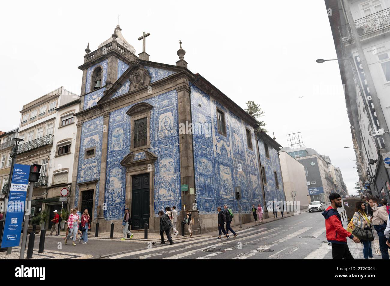 Capela das Almas con piastrelle Azulejo a Porto, Portogallo Foto Stock