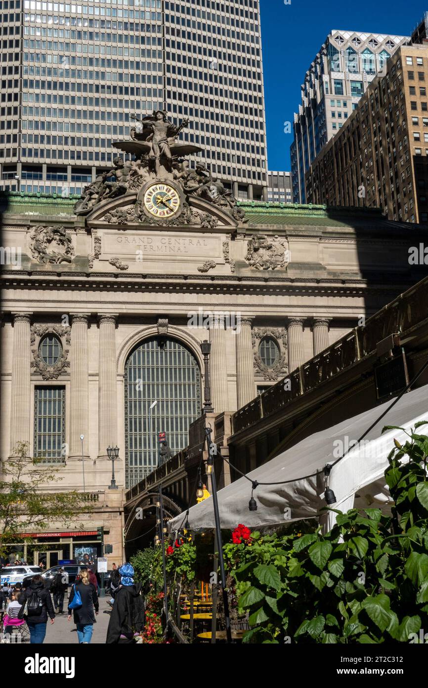 Grand Central Terminal e Park Avenue Viaduct, Pershing Square, New York City, USA 2023 Foto Stock