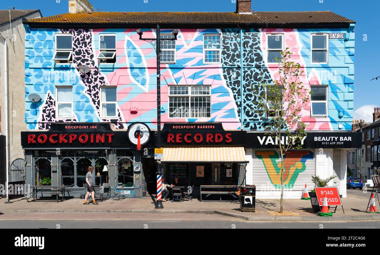 Rockpoint Records, Bar and Coffee House, 92 Victoria Road, New Brighton, Wallasey, Wirral. Nella foto, nel maggio 2023. Foto Stock