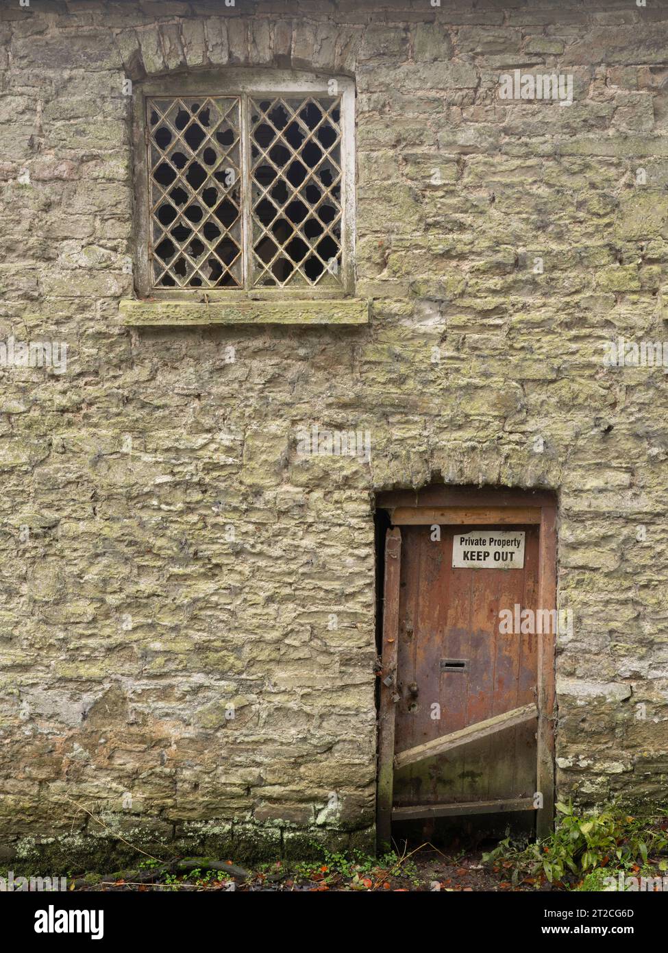 Un vecchio edificio abbandonato ad Aldon Gutter vicino Onibury, South Shropshire, Inghilterra, Regno Unito Foto Stock