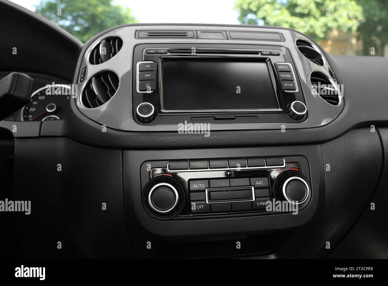 Auto dopo la sintonia con un grande impianto stereo Foto stock - Alamy