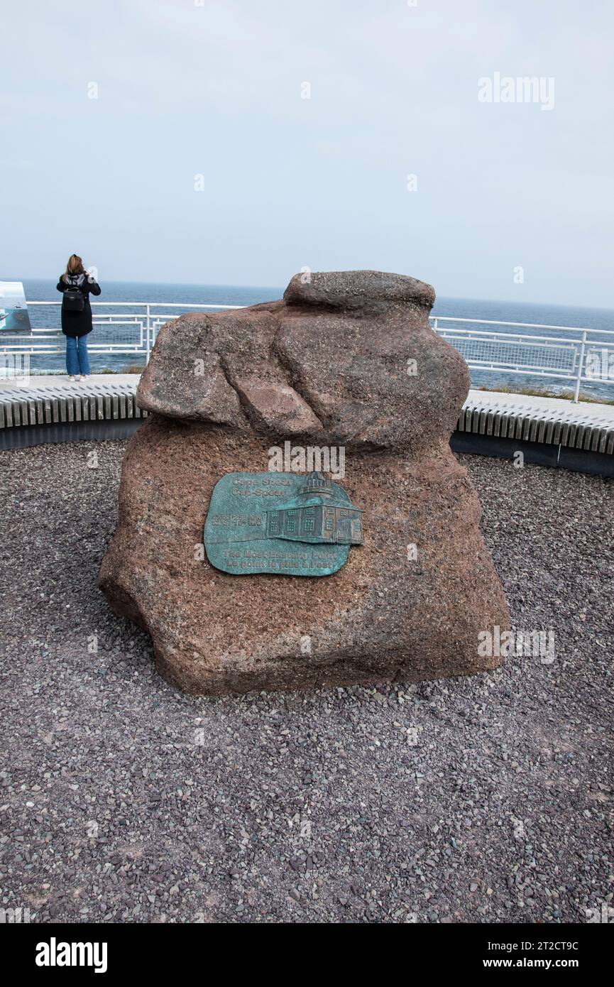 Punta l'insegna più a est al Cape Spear Lighthouse National Historic Site a St. John's, Newfoundland & Labrador, Canada Foto Stock