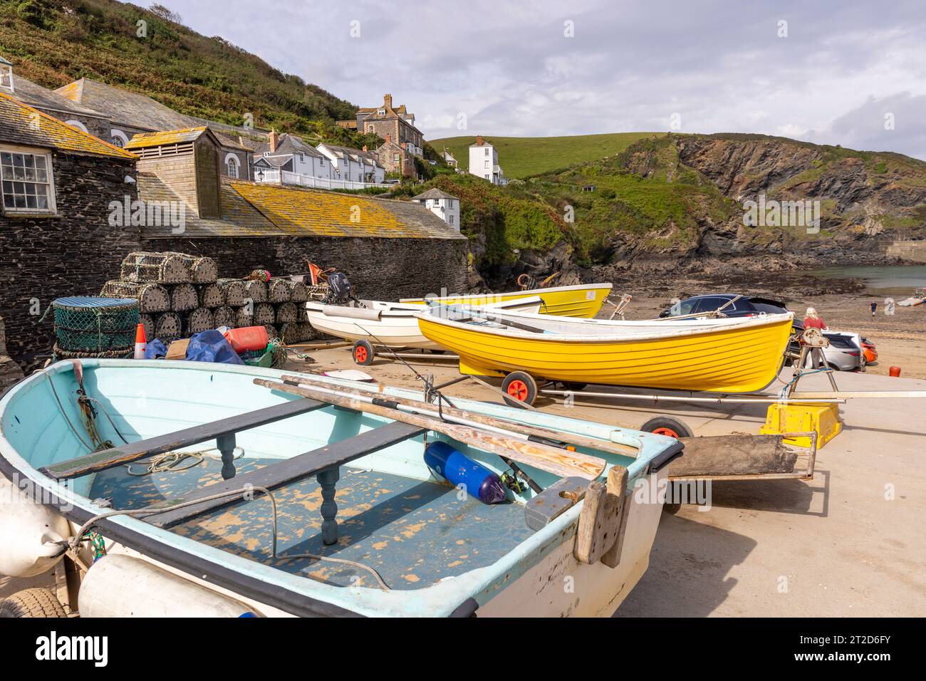 Port Isaac, villaggio di pescatori della Cornovaglia, sulla costa della Cornovaglia, popolare tra i turisti, poiché la serie Doc Martin è stata girata qui, Inghilterra, Regno Unito, 2023 Foto Stock
