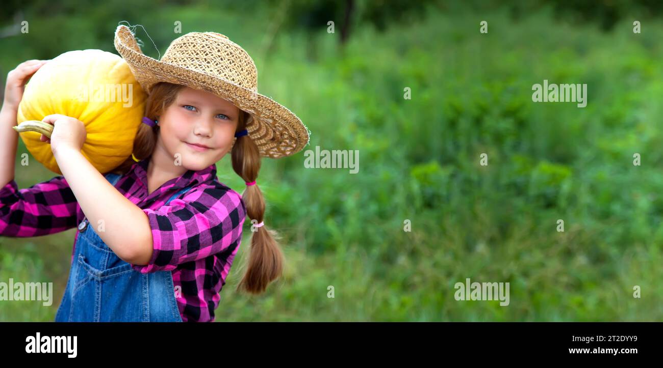 Bambino vestito da contadino immagini e fotografie stock ad alta  risoluzione - Alamy