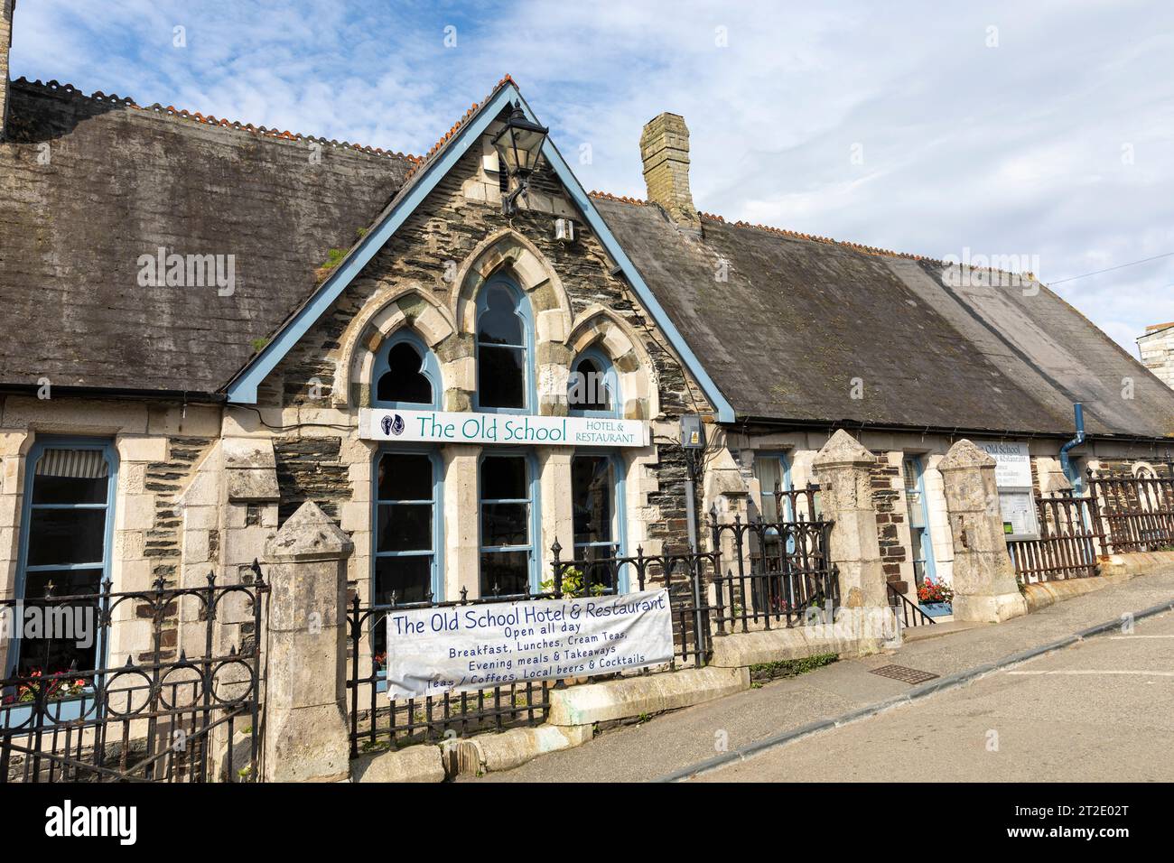 Port Isaac Cornwall, settembre 2023, The Old School House Hotel and Restaurant in questo villaggio della Cornovaglia, Inghilterra, Regno Unito Foto Stock