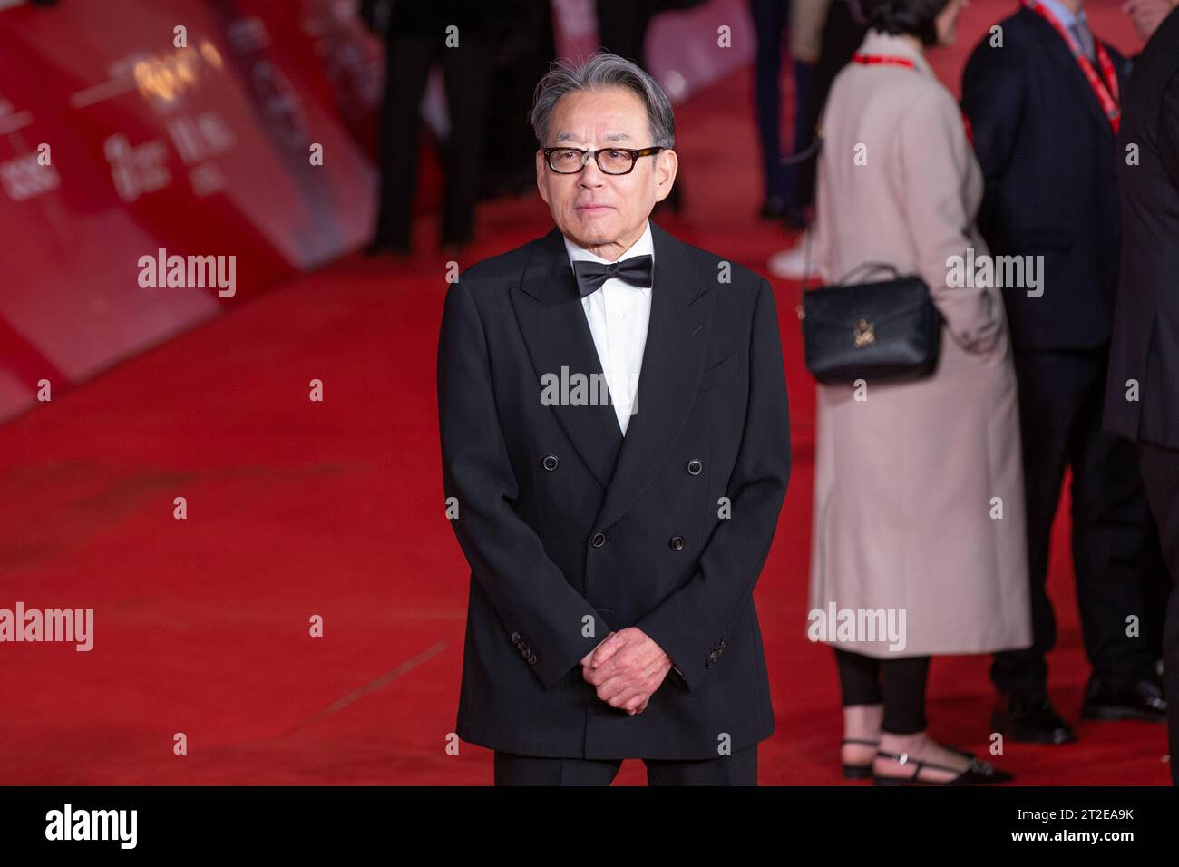 Roma, Italia. 18 ottobre 2023. Il compositore giapponese Shigeru Umebayashi partecipa al Red carpet della serata di apertura della diciottesima edizione del Festival del Cinema di Roma, il 18 ottobre 2023 (foto di Lev Radin/Pacific Press) Credit: Pacific Press Media Production Corp./Alamy Live News Foto Stock