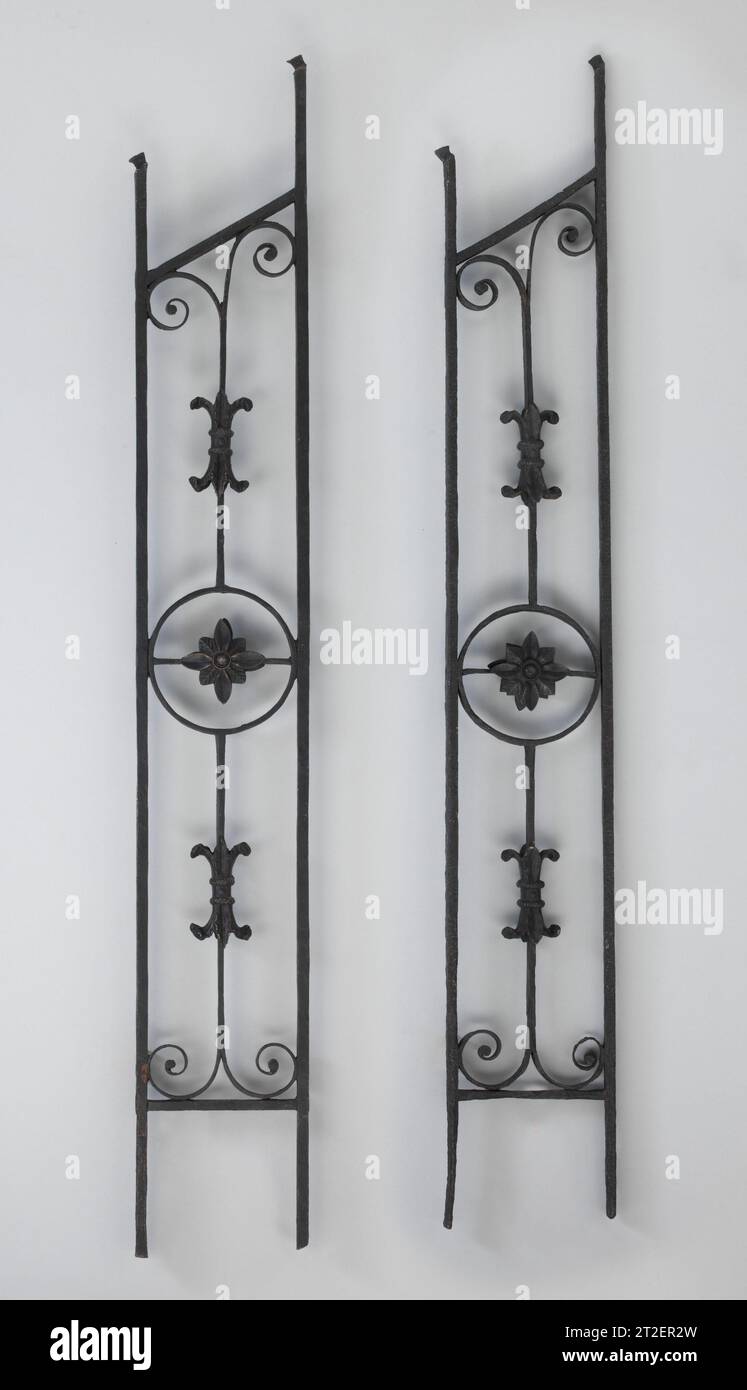 Balaustra di ferro (uno di una coppia) britannico CA. 1780 Visualizza altro. Balaustra di ferro (una di una coppia). Inglesi. ca. 1780. Ferro battuto, ottone. Metallo-ferro Foto Stock