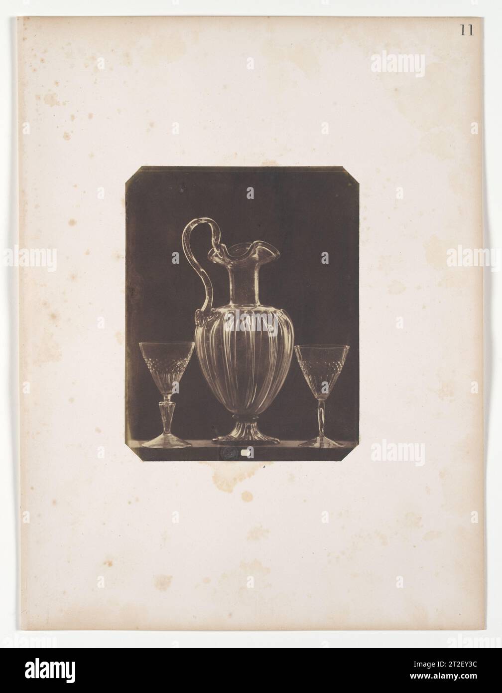 [Brocca e due bicchieri, veneziano, XV secolo] Ludwig Belitski Barone tedesco Alexander von Minutoli German 1854 Visualizza altro. [Caraffa e due bicchieri, veneziano, XV secolo]. Ludwig Belitski (tedesco, 1830–1902). 1854. Stampa carta salata da vetro negativo. Fotografie Foto Stock
