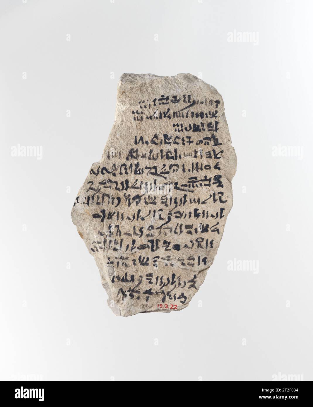 Ostracon con iscrizione ieratica New Kingdom, Ramesside - tardo periodo ca. 1295–525 a.C. per saperne di più. Ostracon con iscrizione ieratica. ca. 1295–525 A.C. Calcare, inchiostro. Nuovo Regno, Ramesside - tardo periodo. Dall'Egitto, alto Egitto, Tebe, Asasif, ad est di Pabasa, Radim, MMA scavi, 1918–19. Dinastia 19–26 Foto Stock