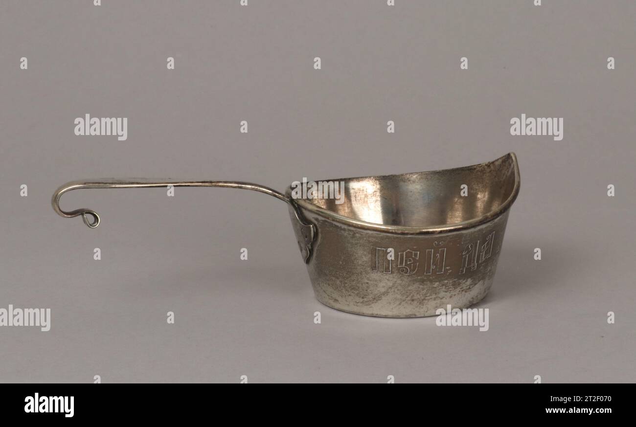 Dipper (Loving cup) Alan Berg 1874 Visualizza altro. Cucchiaia (tazza di affettamento). Russo, San Pietroburgo. 1874, Silver. Metalwork-Silver Foto Stock