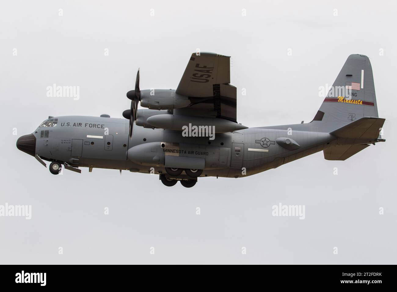 La Guardia Nazionale dell'Aeronautica del Minnesota C-130H decolla. Foto Stock