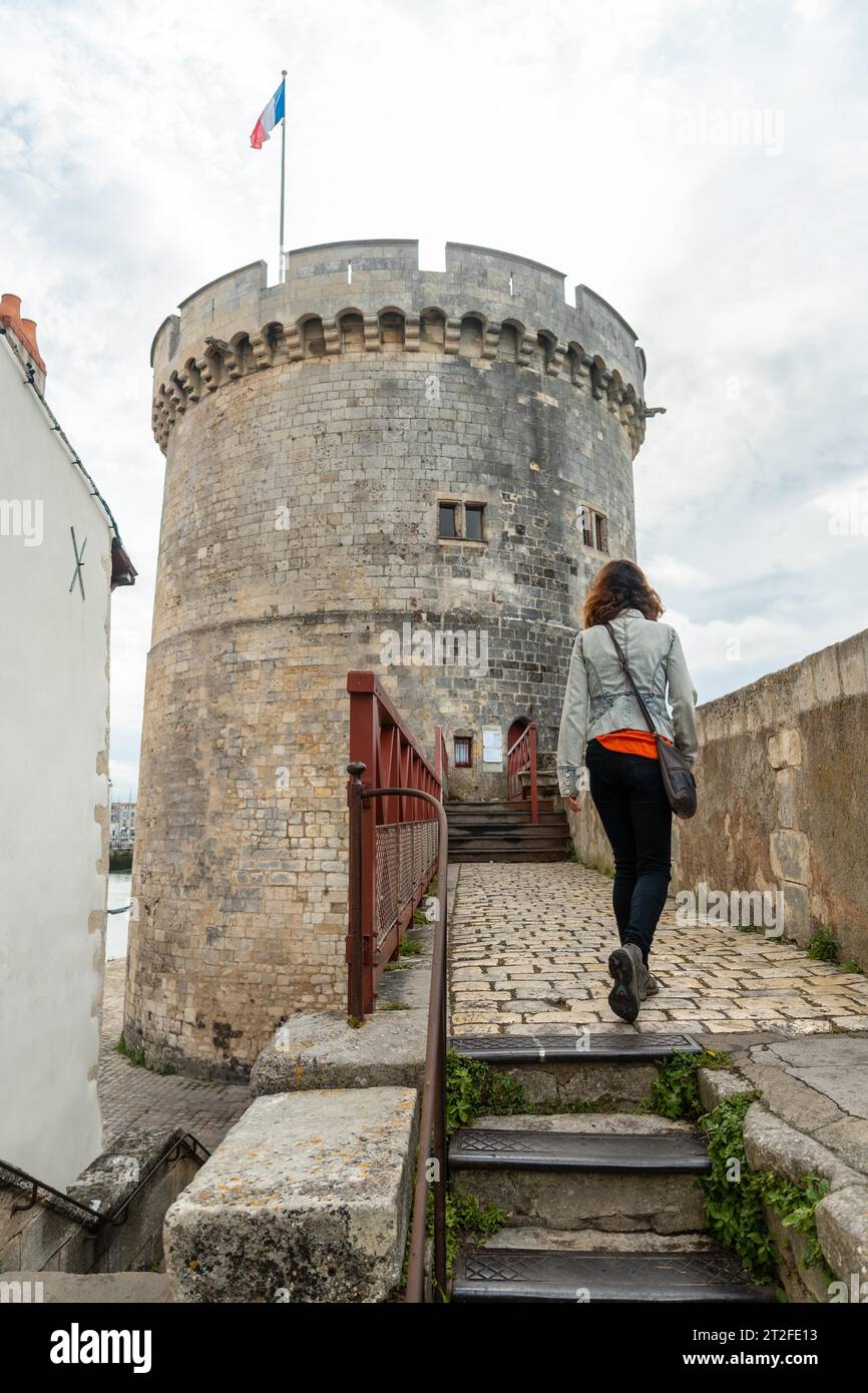 La Torre delle catene di la Rochelle nel centro storico medievale. La Rochelle è una città costiera nel sud-ovest della Francia Foto Stock