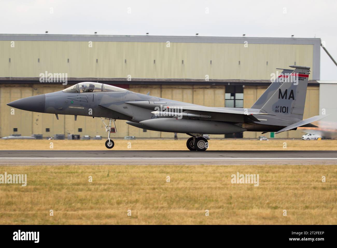 F-15C della Massachusetts Air National Guard in partenza da Hohn Air base, Germania, a seguito dell'Air Defender 2023. Questo aereo indossa un simbolo MIG Kill Foto Stock