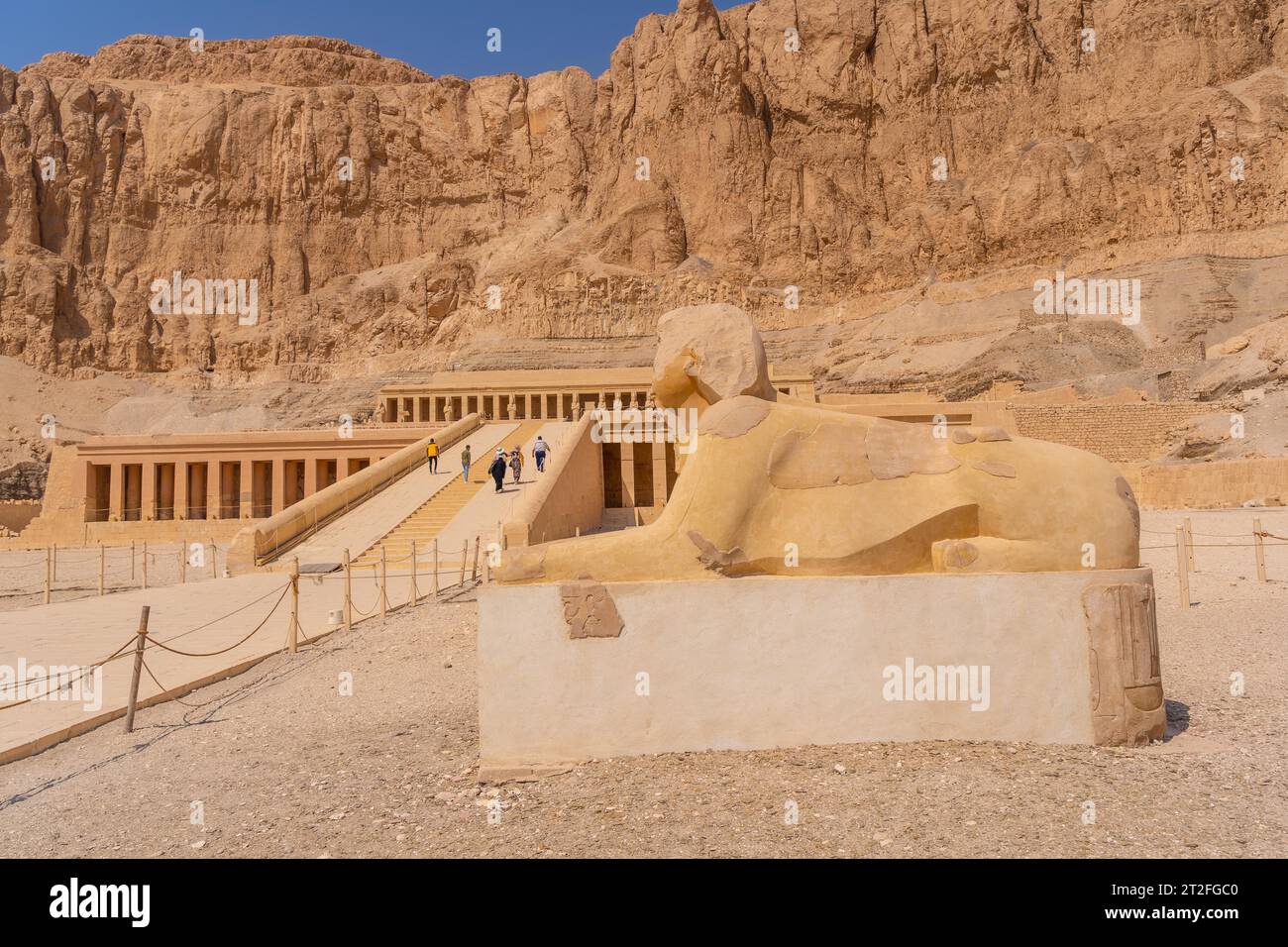 Scultura presso il tempio funerario di Hatshepsut a Luxor, Egitto Foto Stock