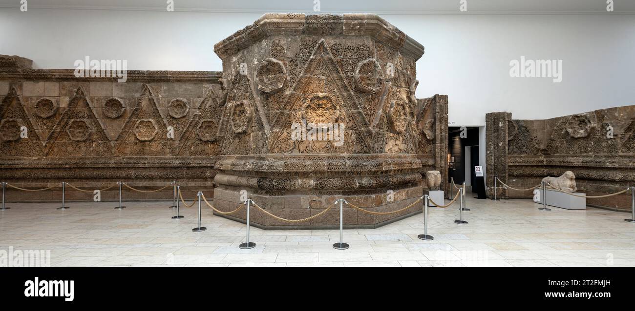 Facciata Mschatte Giordania 5°-7° c. Pergamonmuseum Berlino Germania Foto Stock