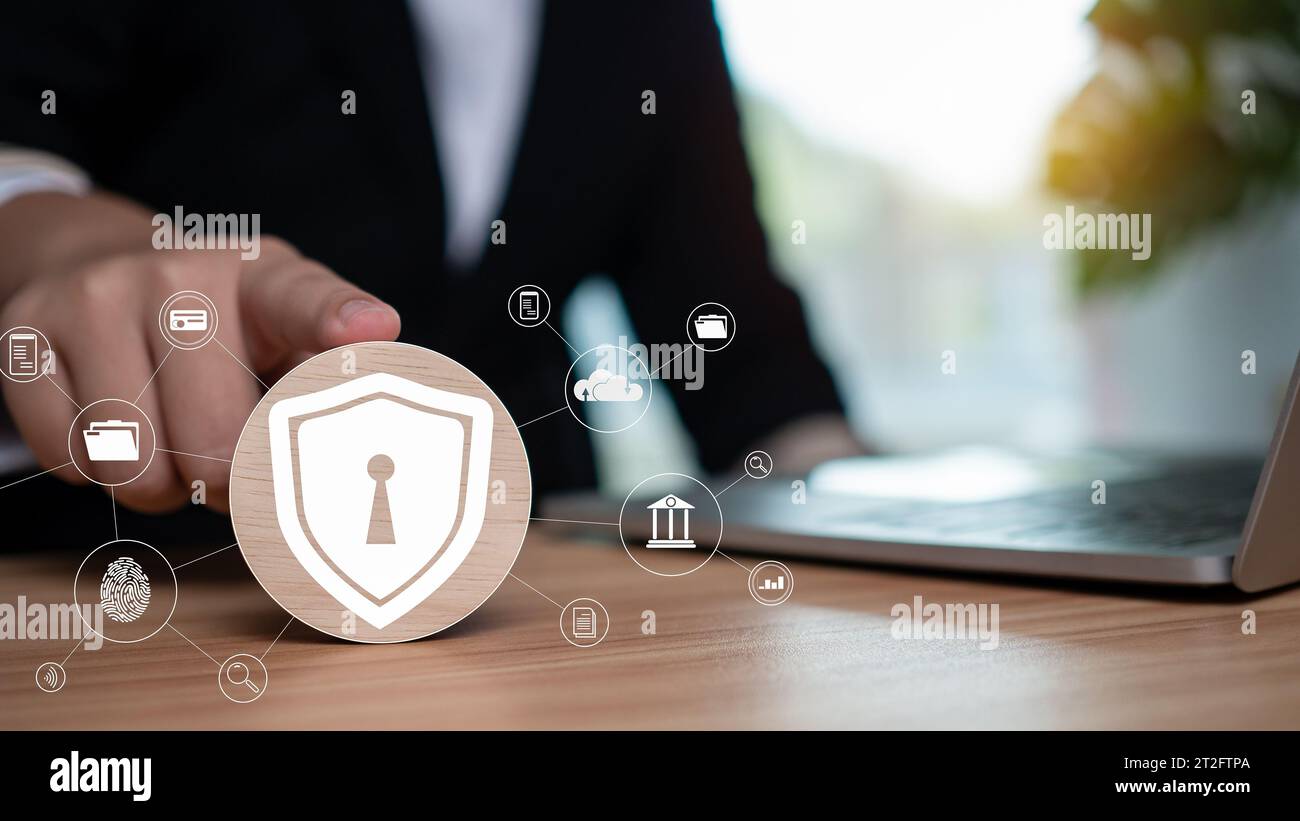 Uomo d'affari che possiede una rete di comunicazione globale virtuale. Business Global Internet Connection Application Technology e digital marketing, Financial Foto Stock