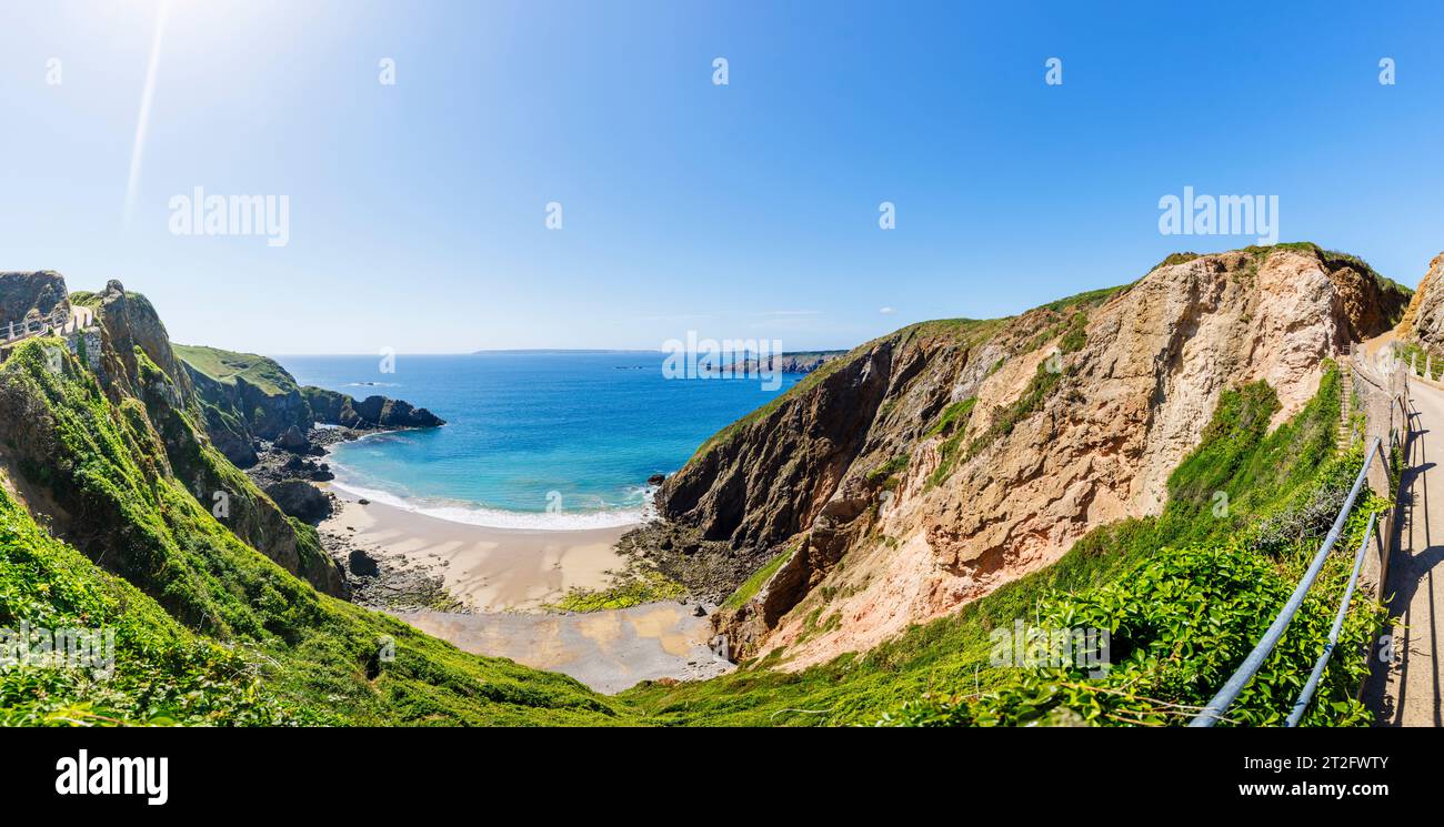 Vista panoramica della spiaggia di la grande Greve vista da la Coupee, uno stretto istmo e una strada che collega Greater Sark a Little Sark, Sark, Isole del Canale Foto Stock