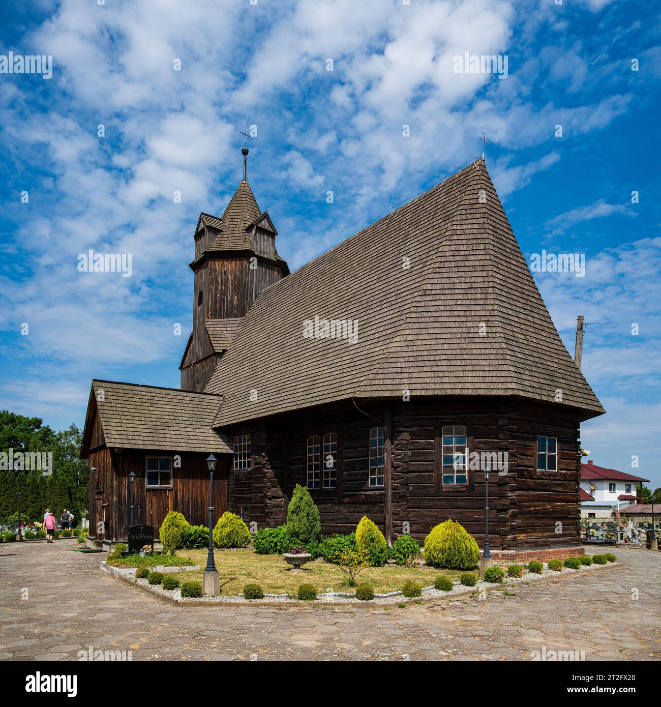 Schoenfeld Rough Timber Church of the Holy Trinity, un edificio storico del 1623 a Krzywiczyny (Schoenfeld), distretto di Kluczbork, Polonia. Foto Stock