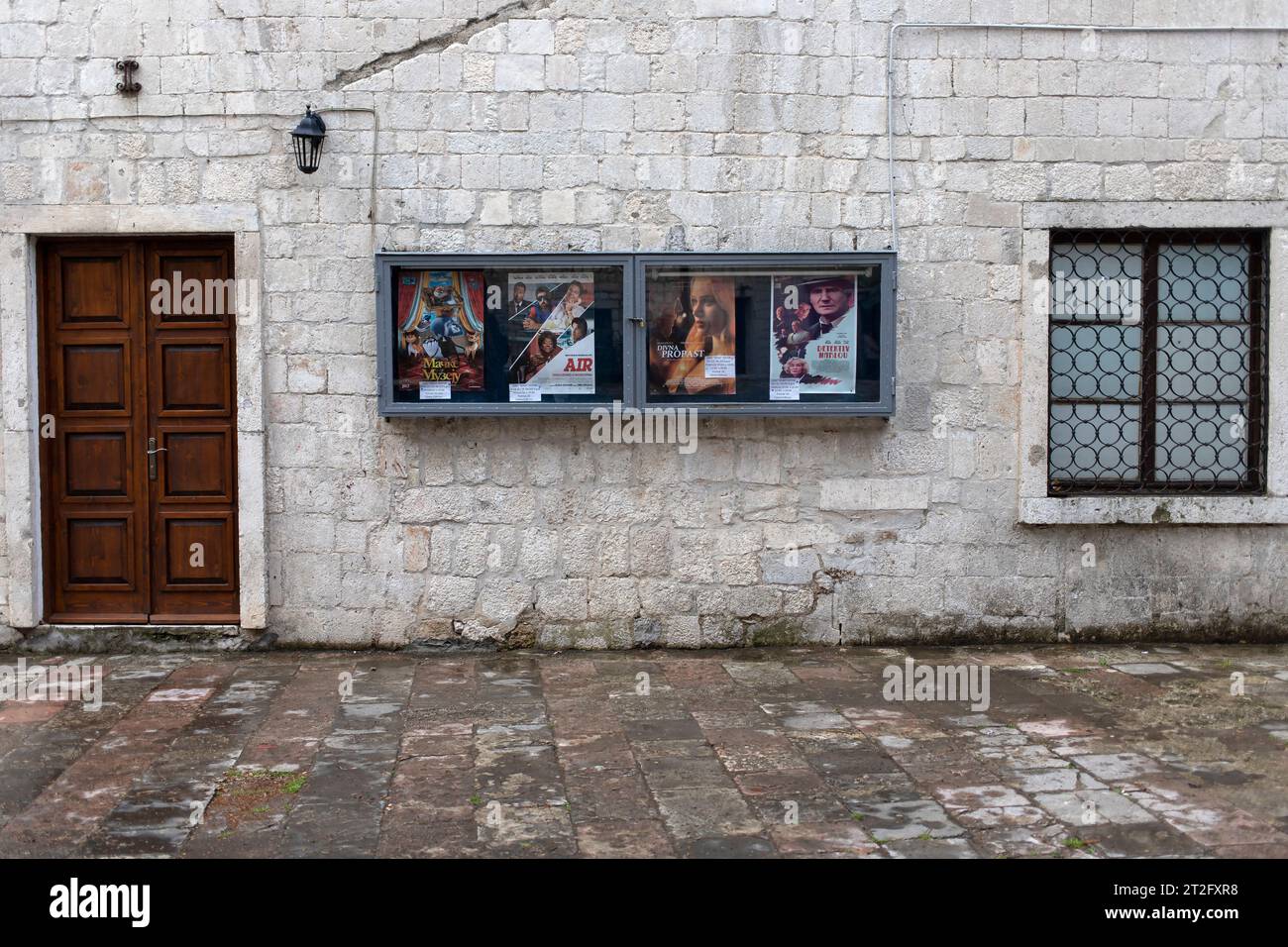 Cattaro, Montenegro - BOKA un piccolo cinema vecchio stile situato in Piazza del Cinema nella Città Vecchia Foto Stock