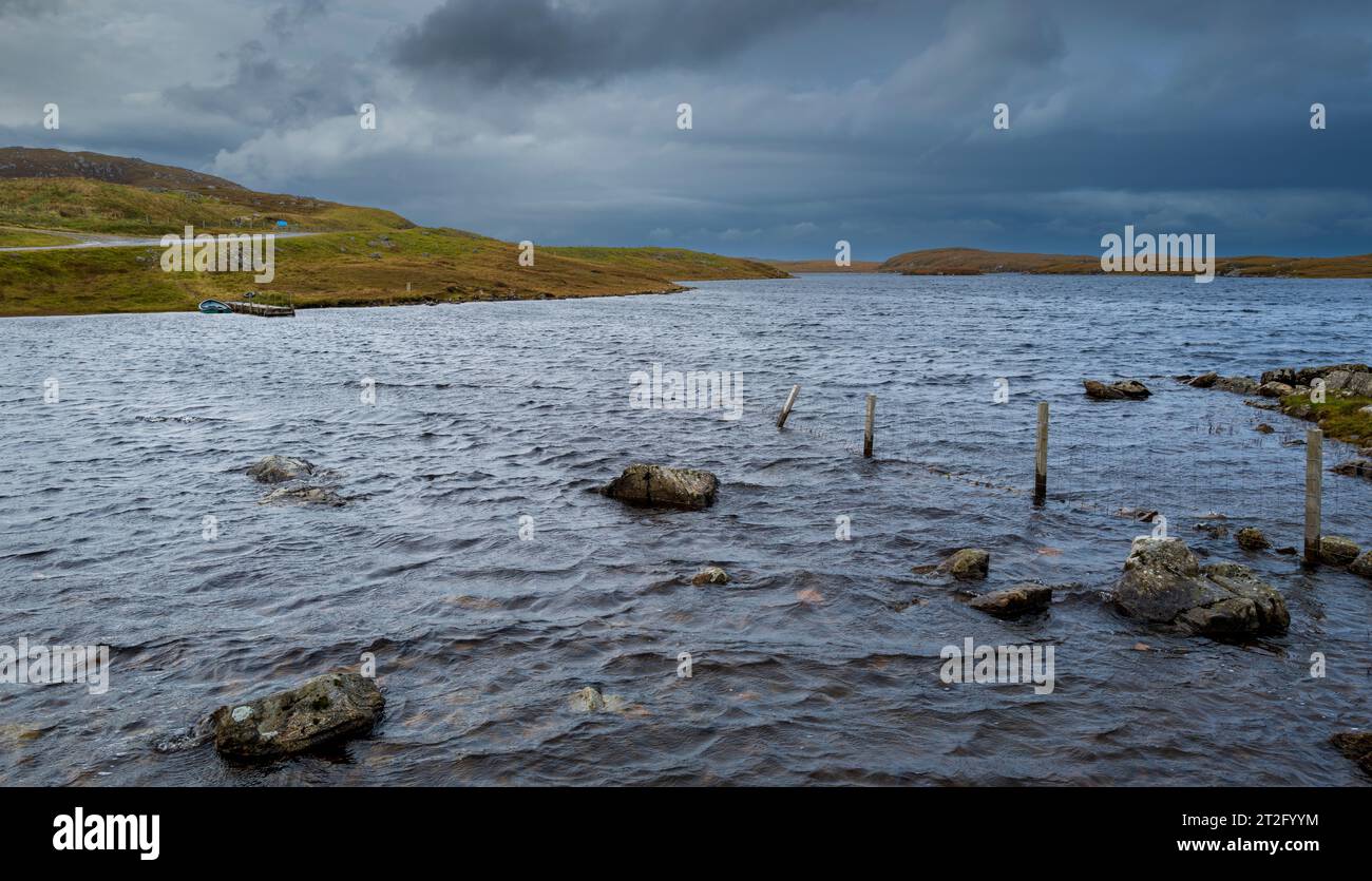 Loch Raoinebhat in un giorno tempestoso, Isola di Lewis, Ebridi esterne, Scozia Foto Stock
