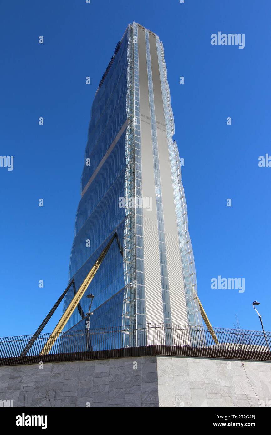 Milano, Italia. La torre Isozaki, parte del nuovo complesso City Life. Foto Stock
