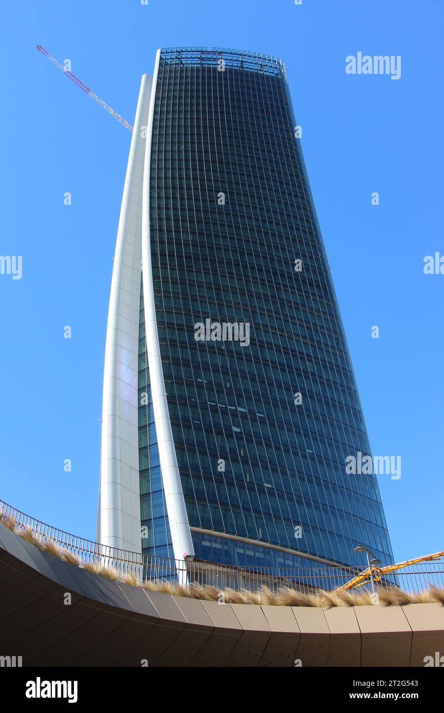 Milano, Italia. Vista della torre Hadid da piazza tre Torri all'interno del nuovo complesso City Life. Foto Stock