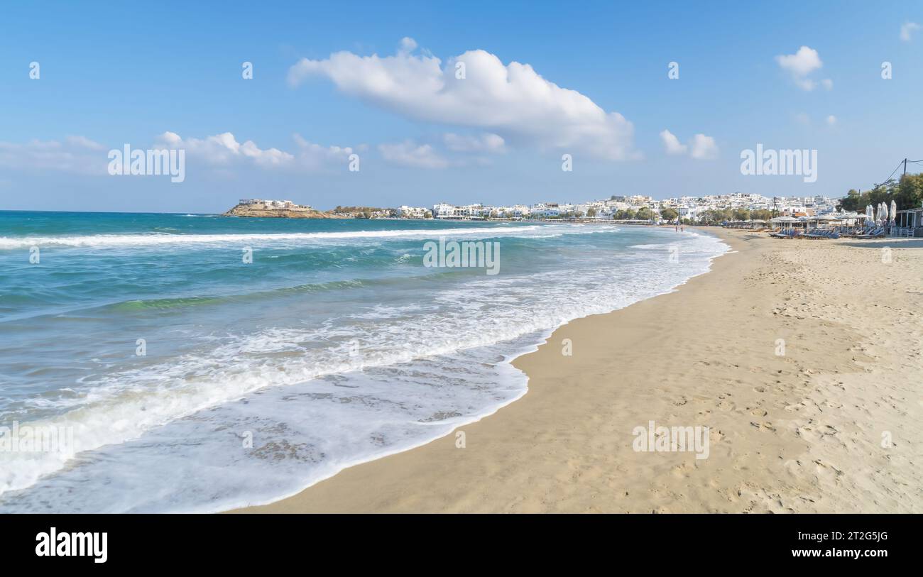 La spiaggia di Agios Georgios è una continuazione della spiaggia di Agios Prokopios sull'isola di Naxos in Grecia Foto Stock