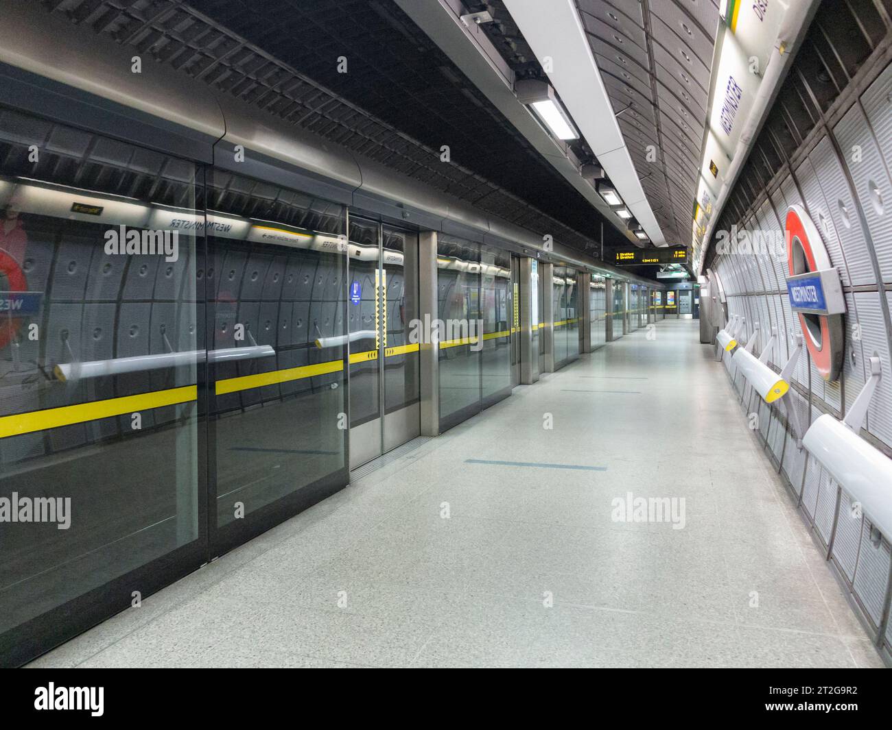 Binario della Jubilee Line presso la stazione della metropolitana di Westminster, Londra, Inghilterra Foto Stock