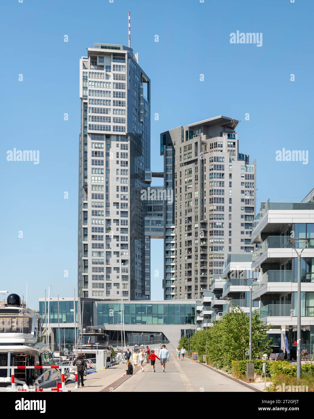 Edificio per uffici e grattacieli residenziali di Sea Towers a Gdynia Marina, Gdynia, Polonia, Europa, UE Foto Stock