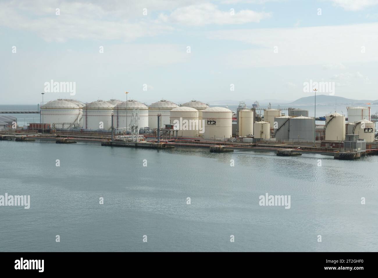 Terminal petrolifero e impianto di stoccaggio di proprietà delle raffinerie FFS nel porto di città del Capo. Foto Stock
